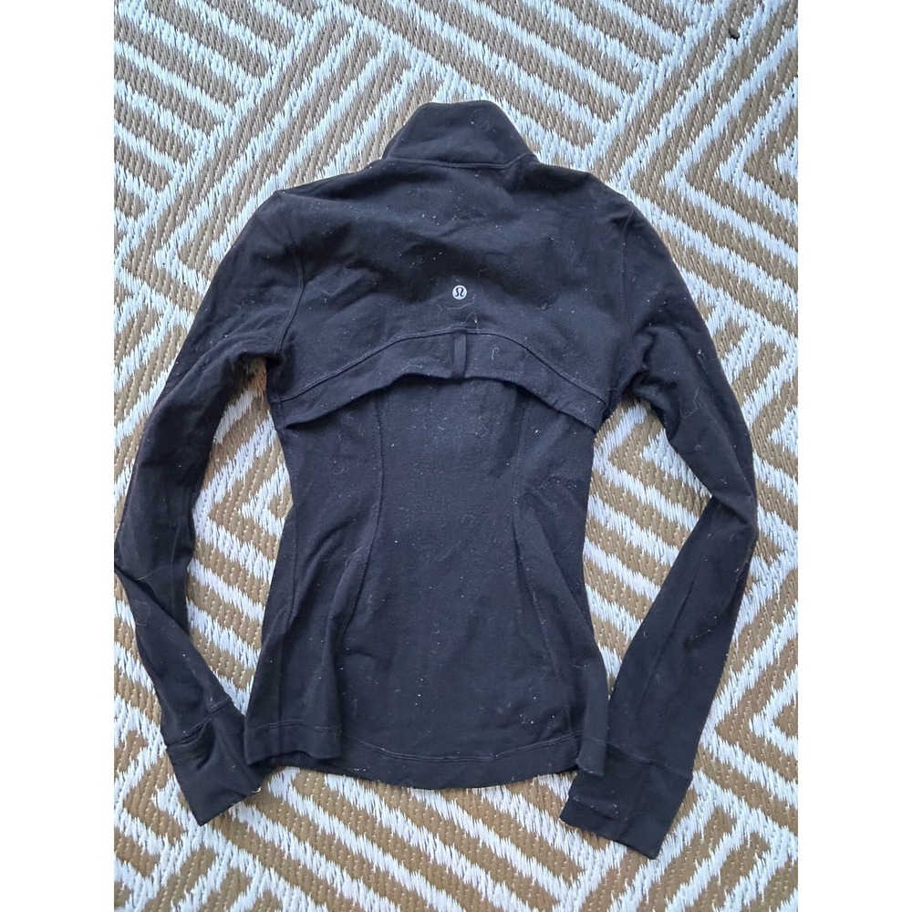 Used black Lululemon Define Jacket Size 2 LINT/LIGHT PILING